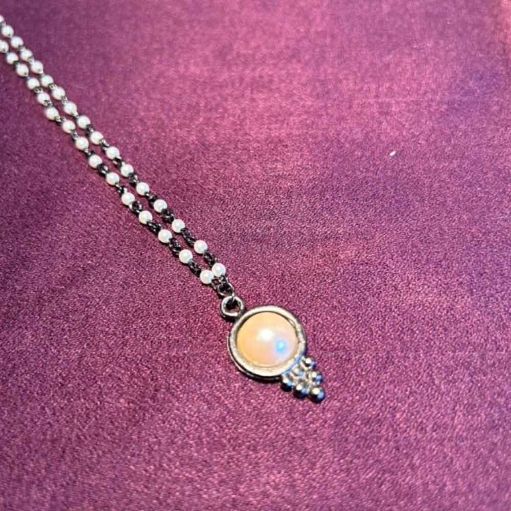 Vintage 16” silvertone and white beaded pendant necklace